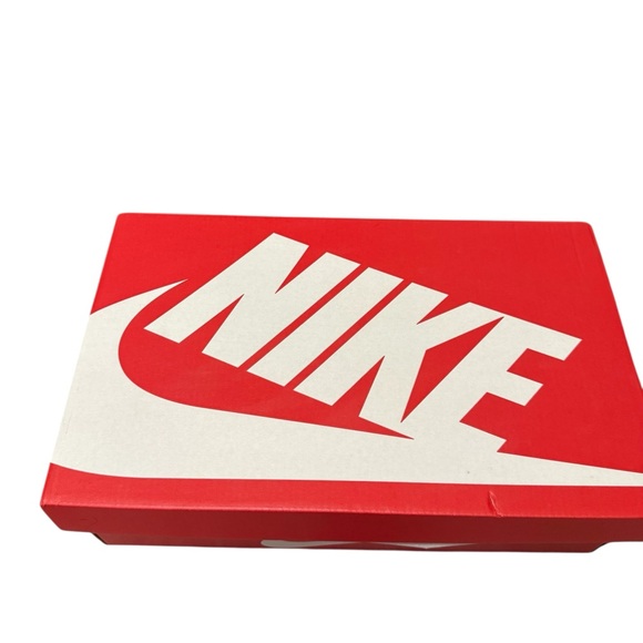 Nike NWT women’s sneakers - Picture 4 of 7